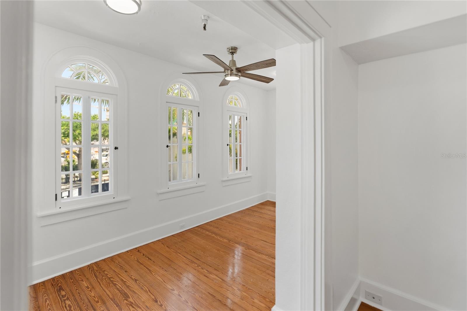 1221 N PALM AVE #202 — photo 19