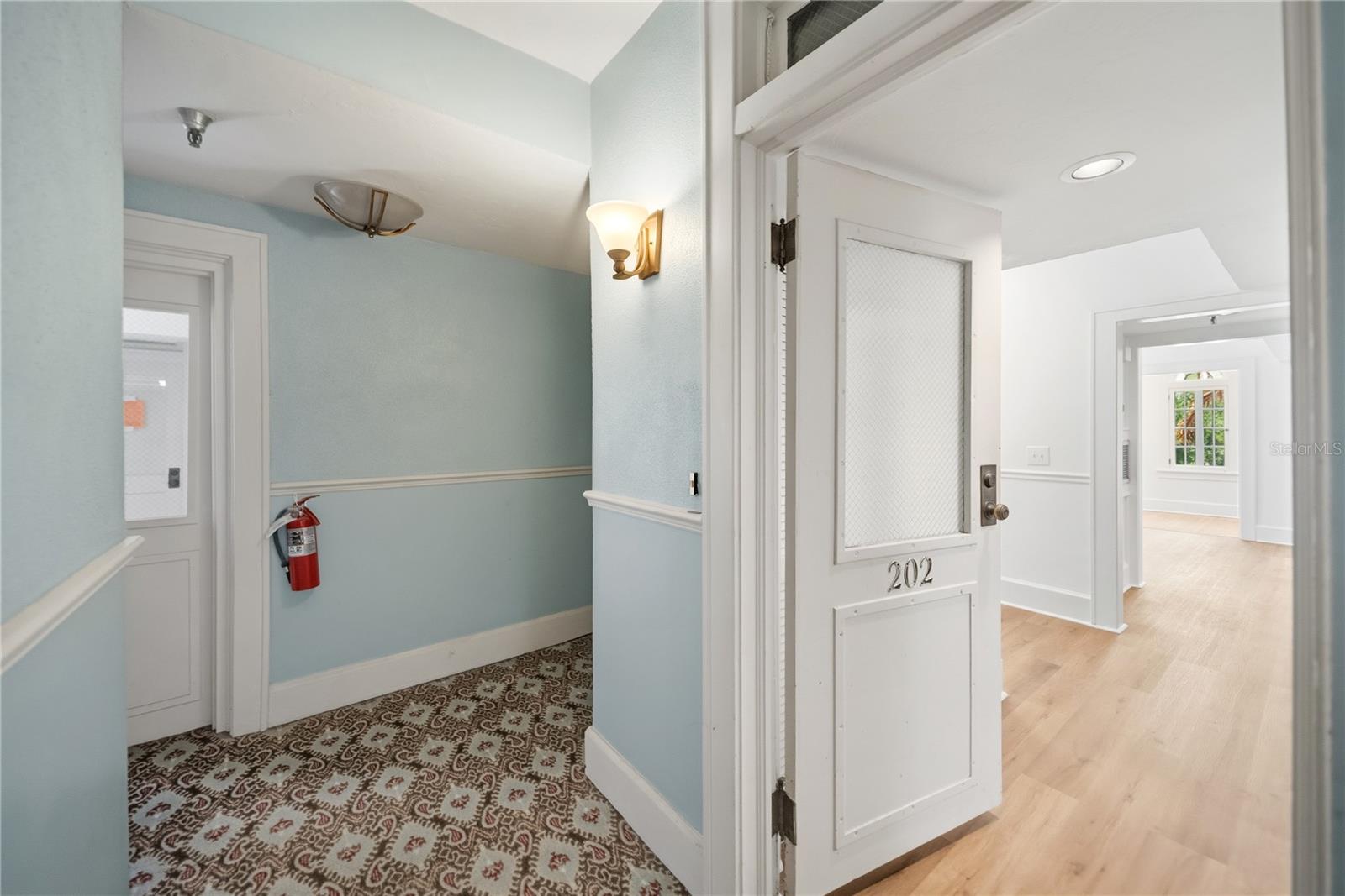 1221 N PALM AVE #202 — photo 35