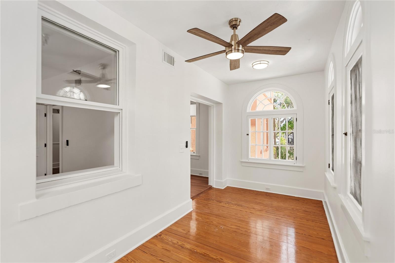 1221 N PALM AVE #202 — photo 22