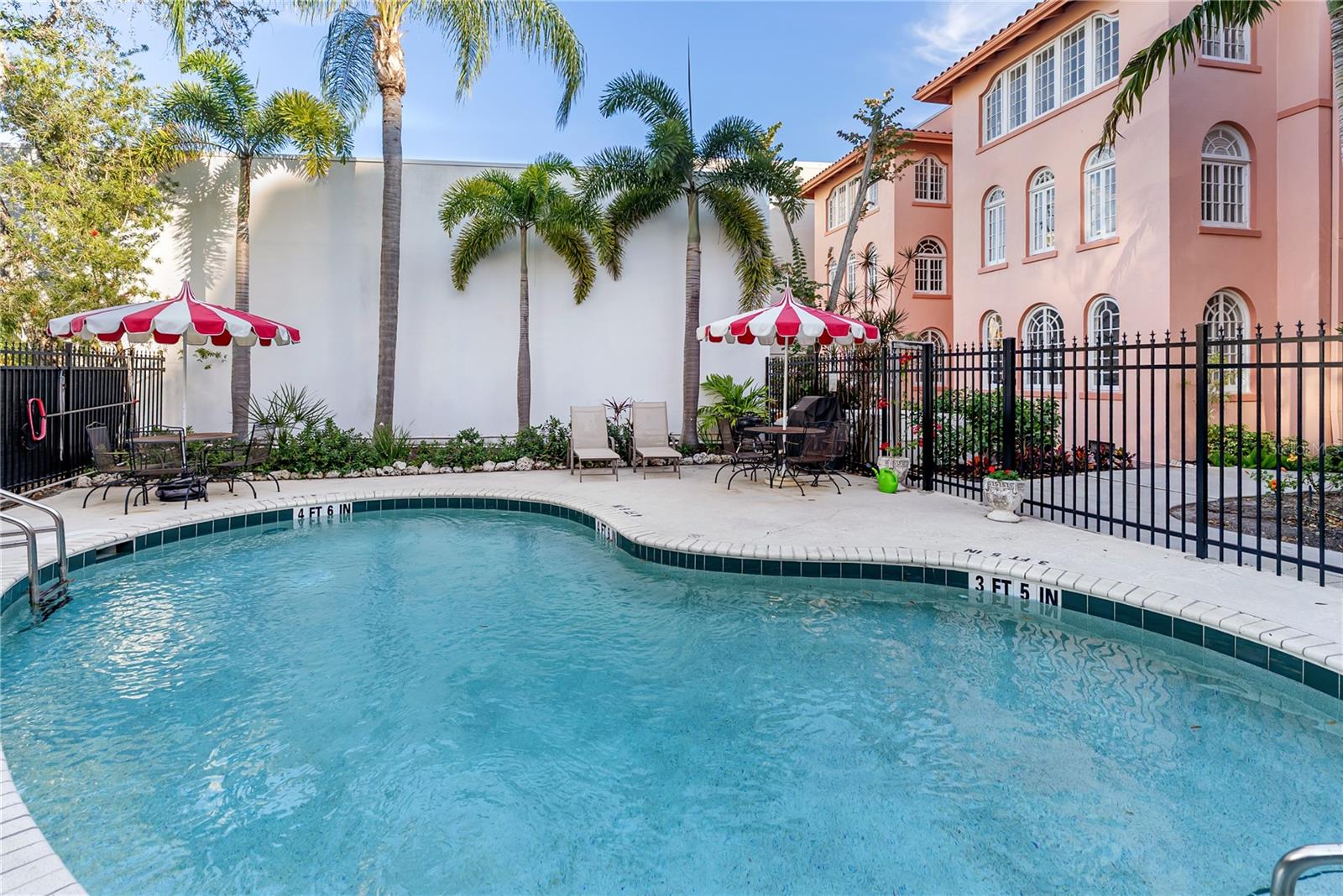 1221 N PALM AVE #202 — photo 37
