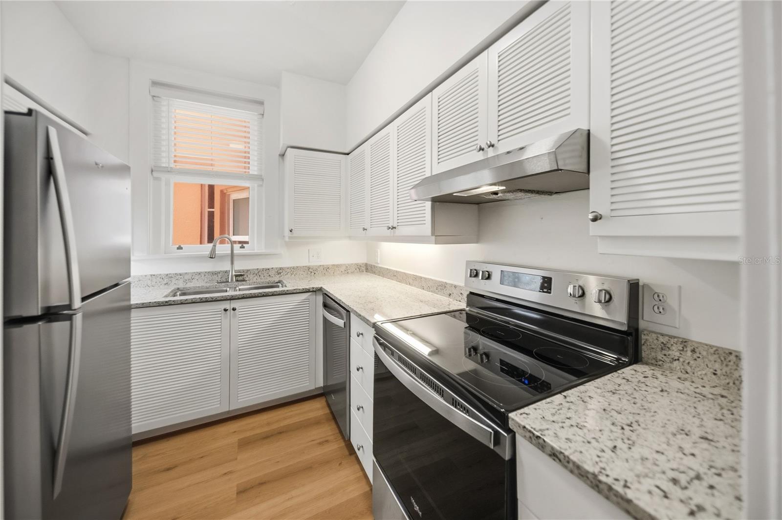 1221 N PALM AVE #202 — photo 7