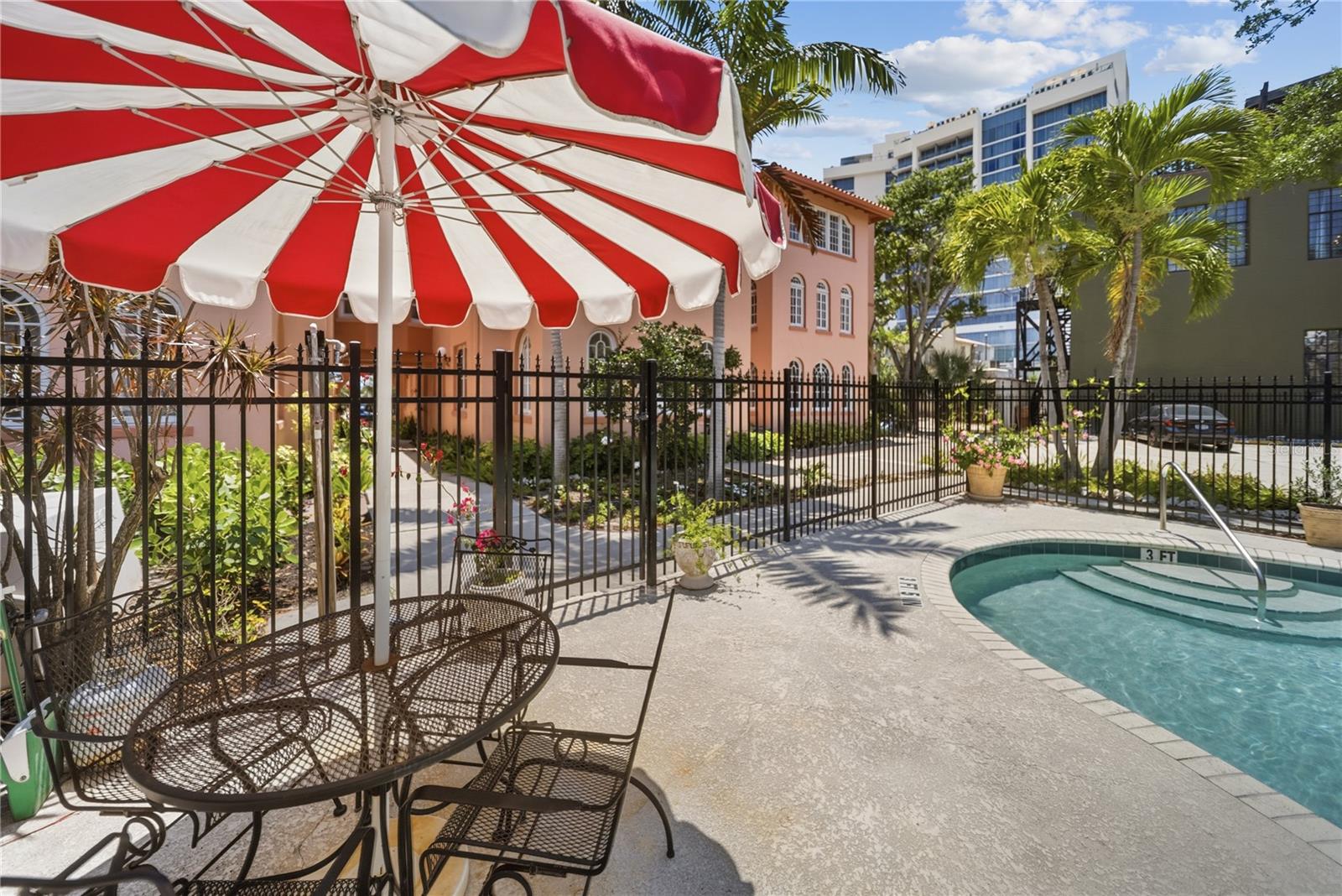 1221 N PALM AVE #202 — photo 36