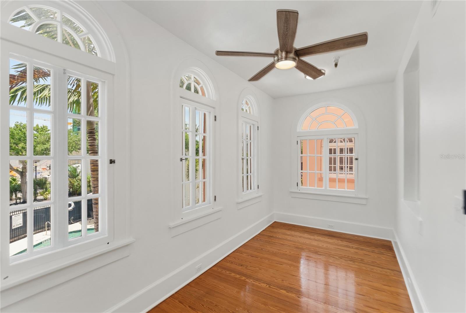 1221 N PALM AVE #202 — photo 20