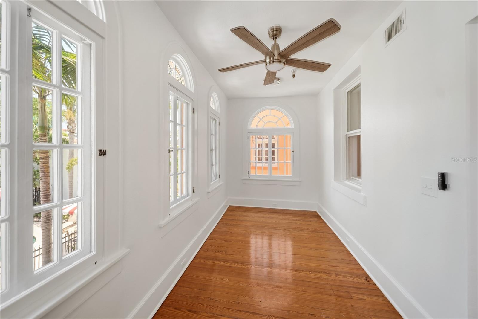 1221 N PALM AVE #202 — photo 21