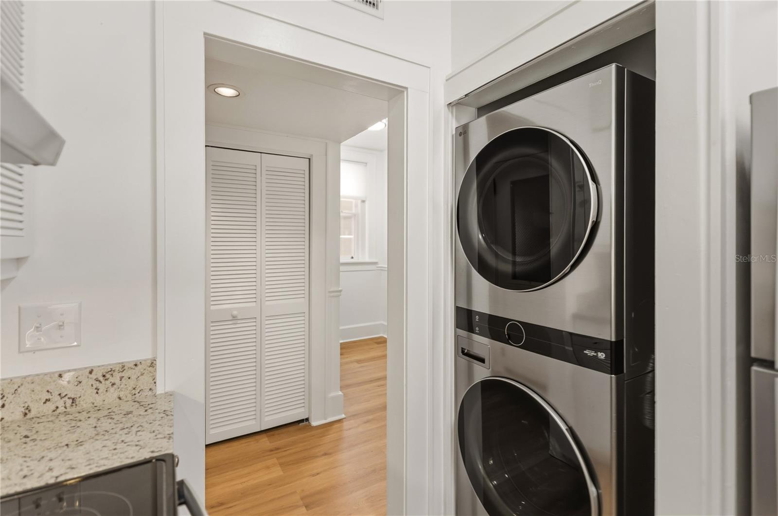 1221 N PALM AVE #202 — photo 10