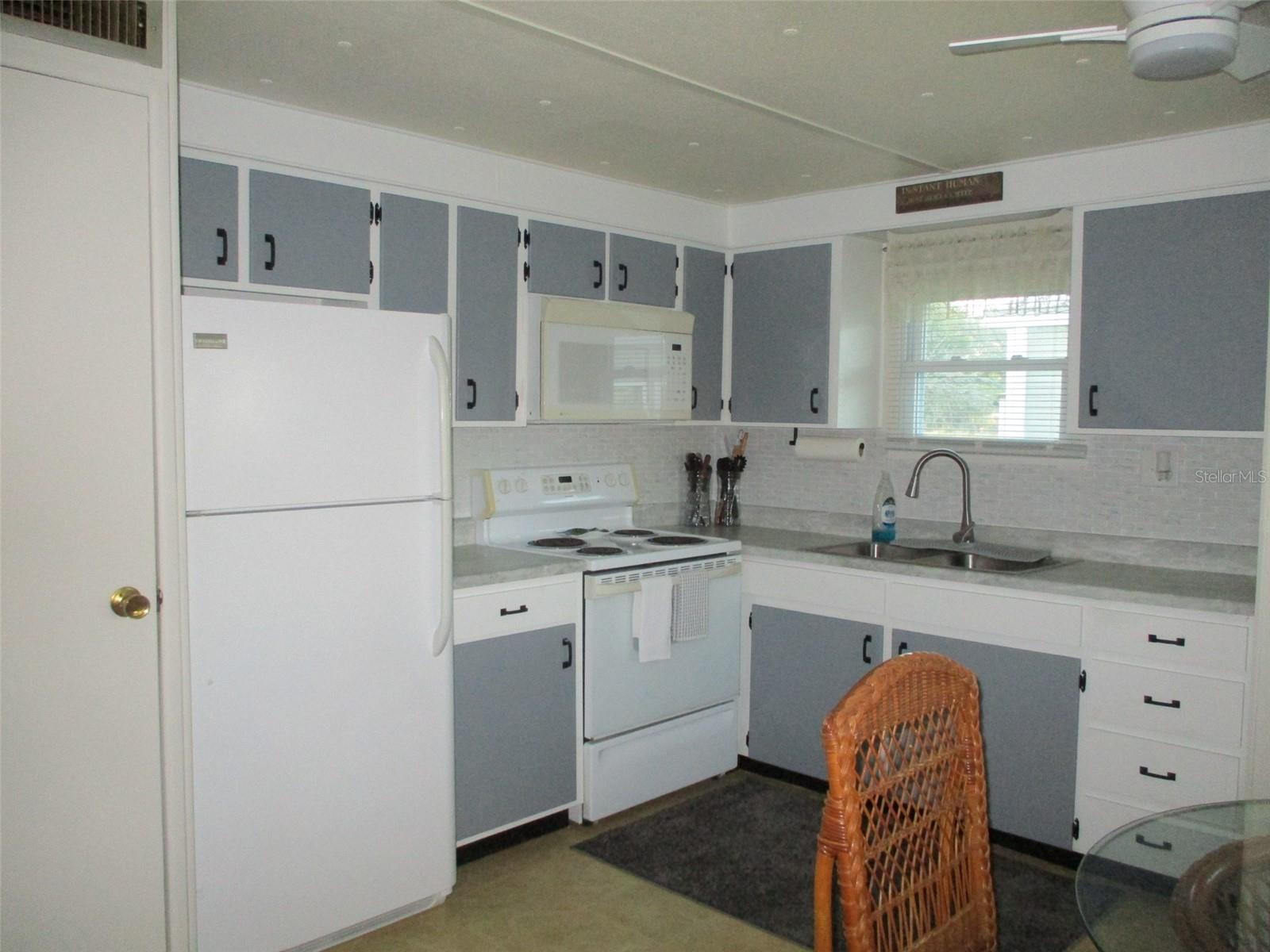 3734 CASTLE DR — photo 13