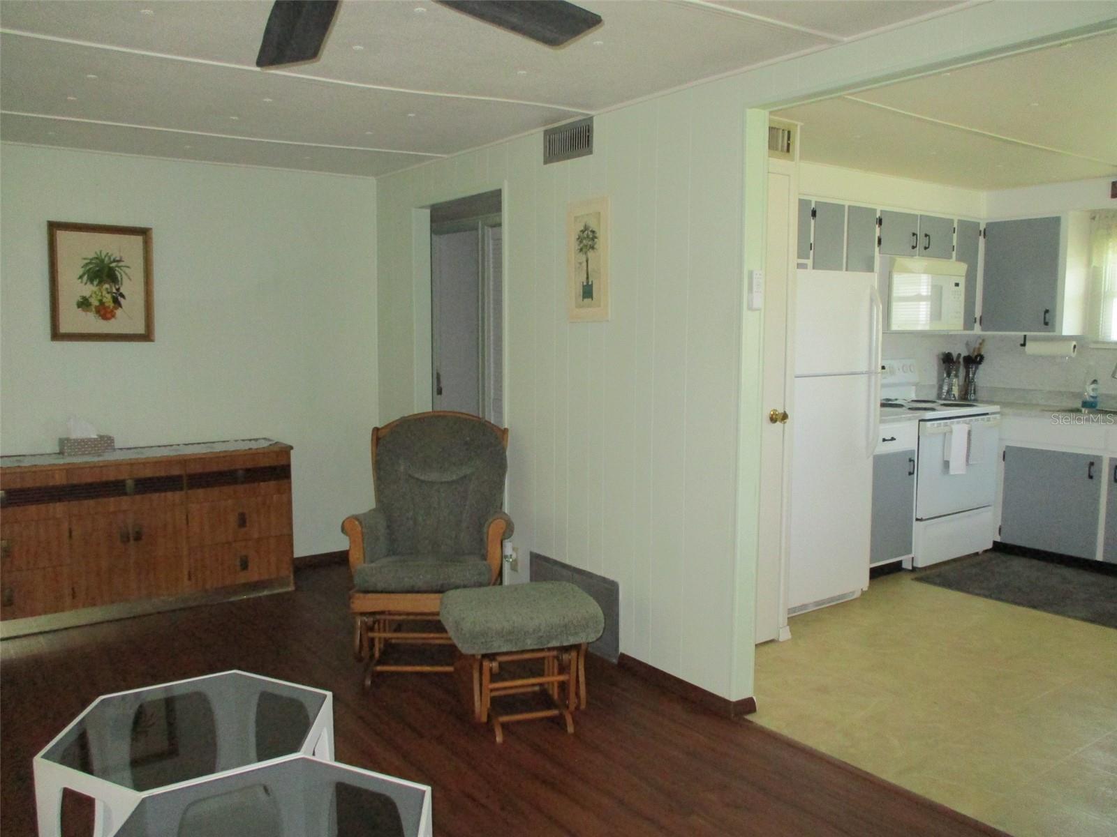 3734 CASTLE DR — photo 7