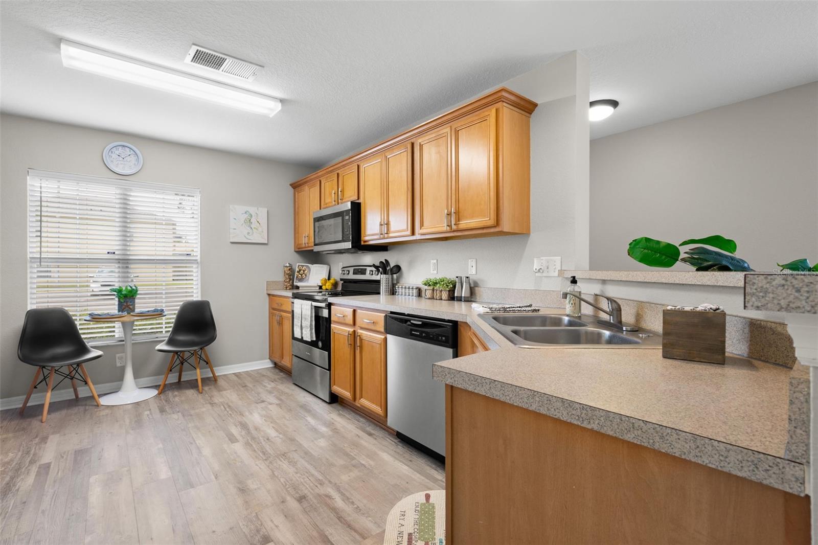 10924 JOHANNA AVE — photo 9
