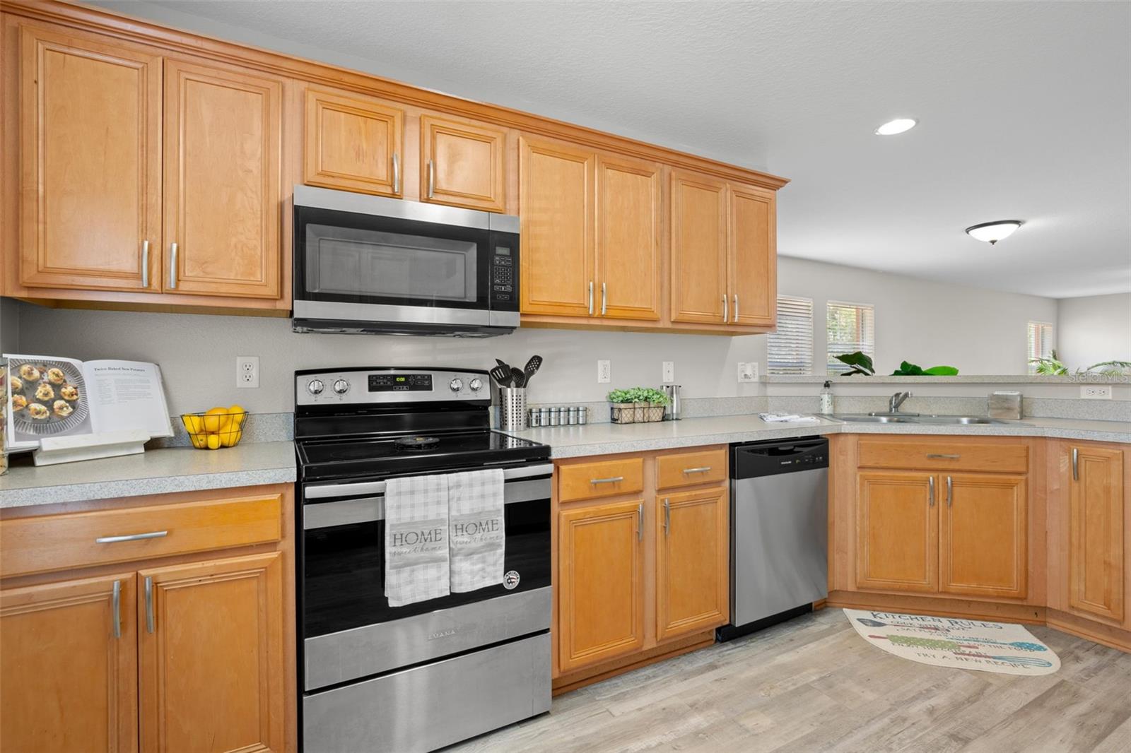 10924 JOHANNA AVE — photo 11