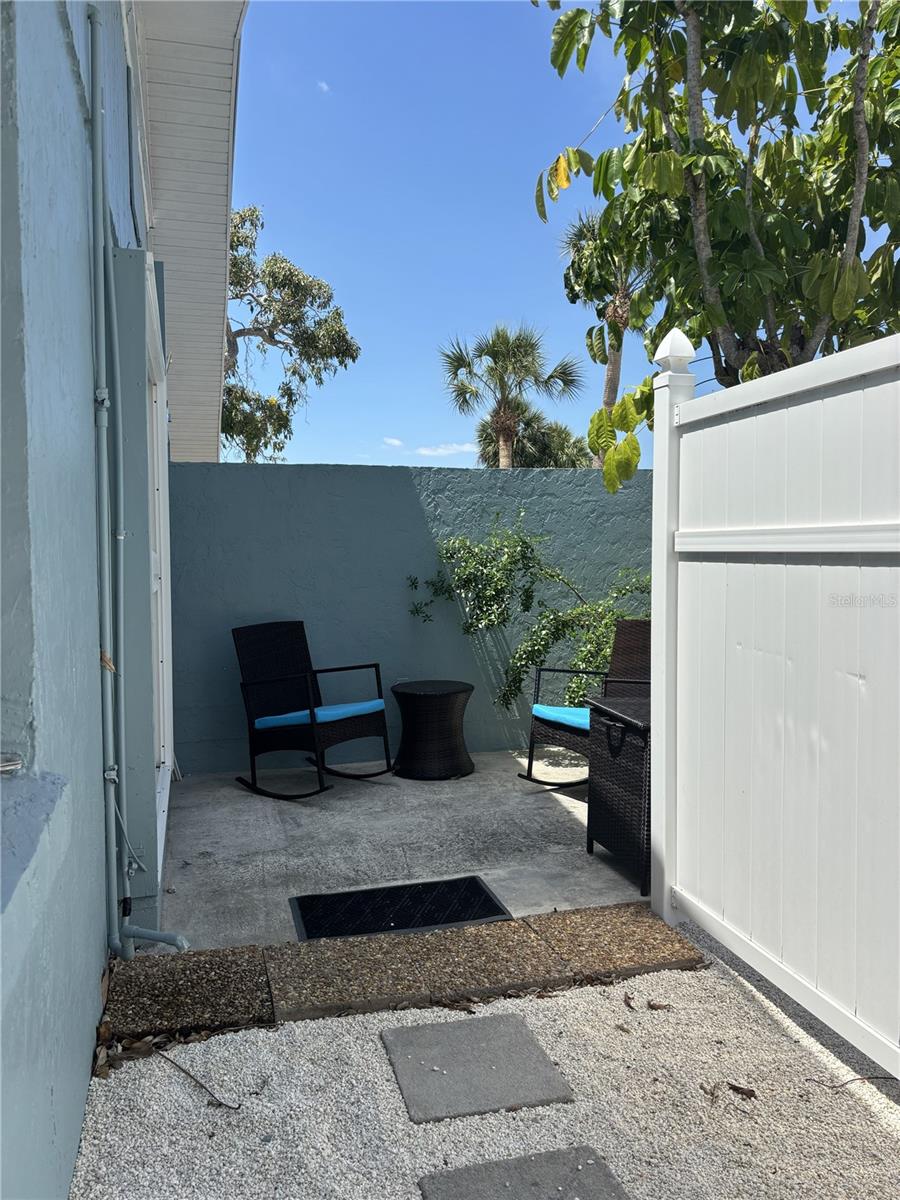 170 ROOSEVELT DR #8 — photo 4