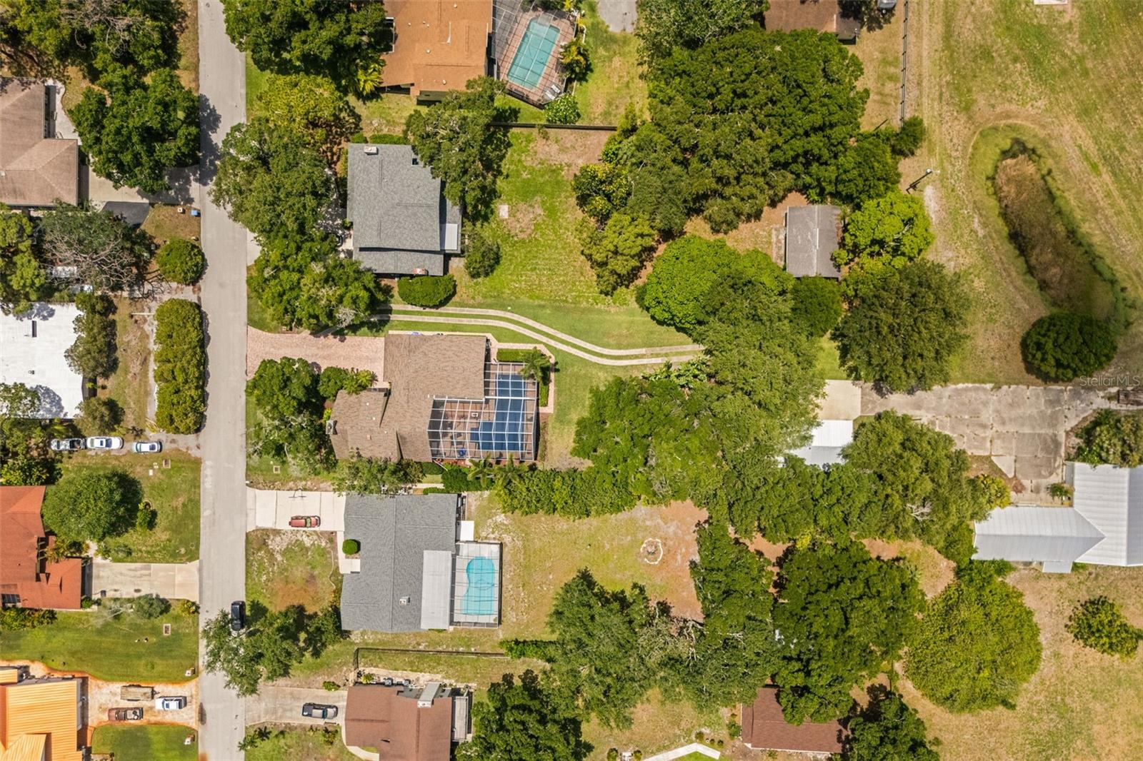 1944 LEVINE LN — photo 65