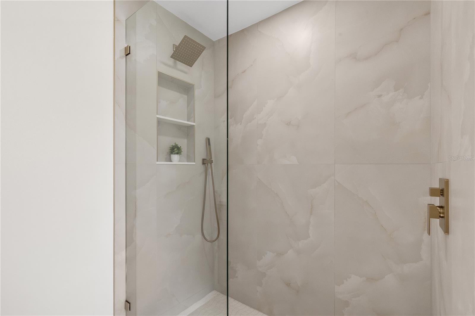 815 W MINNEHAHA ST — photo 24