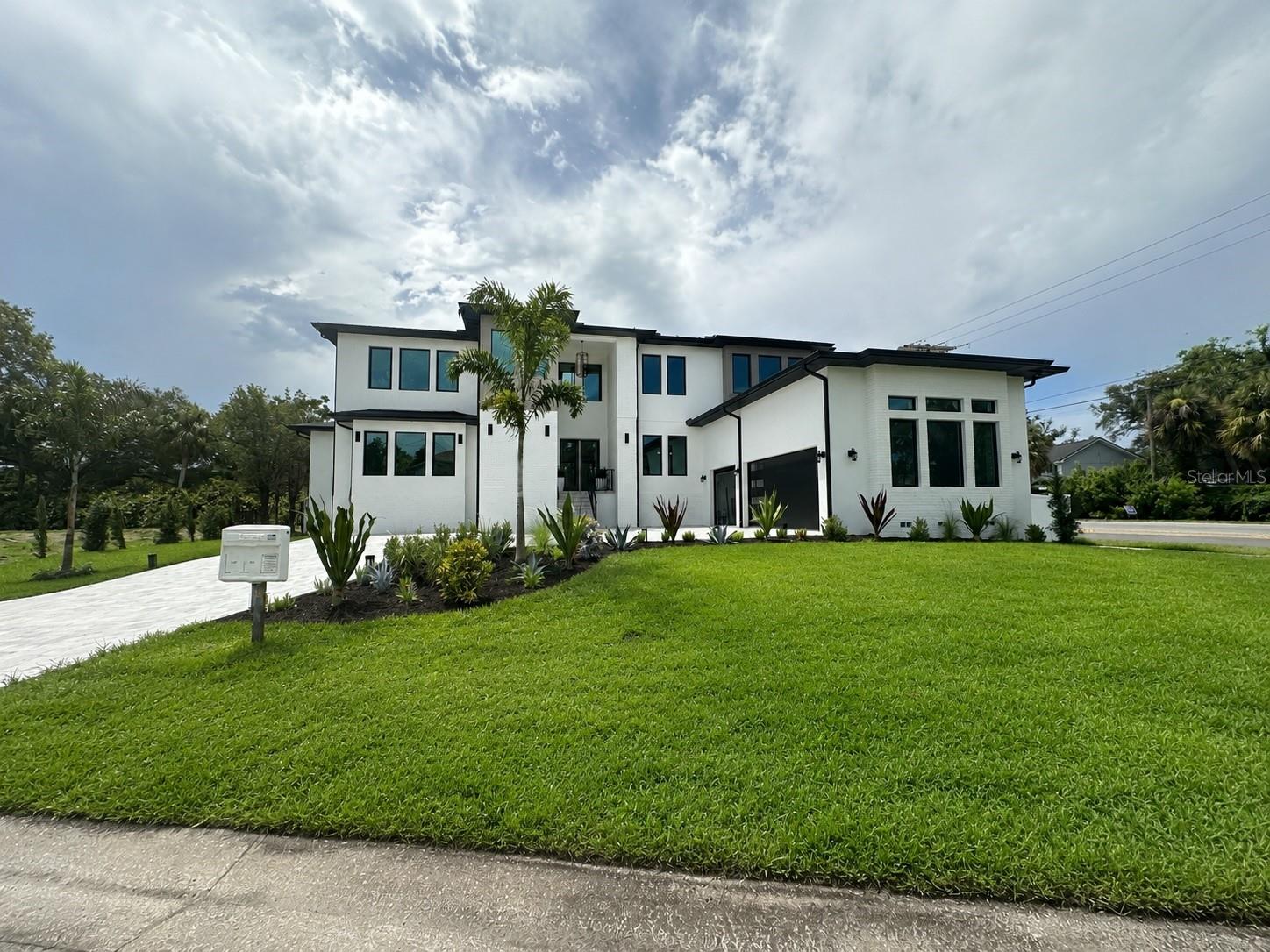 4706 W SAN CARLOS ST — photo 2
