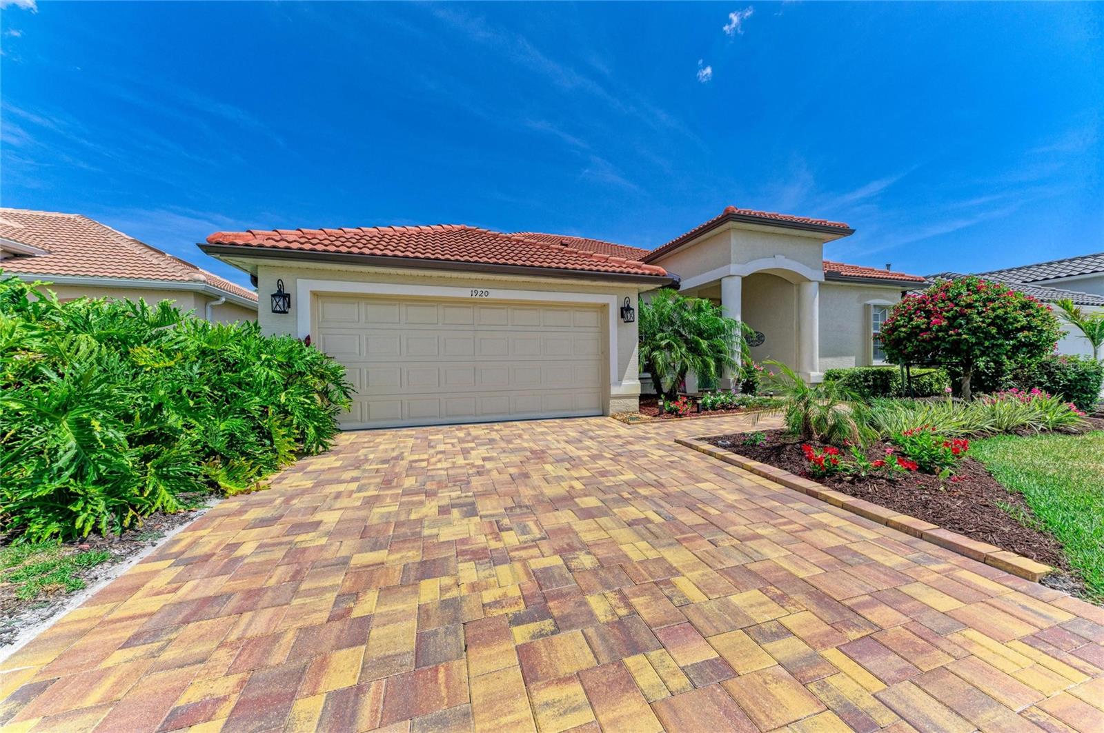 1920 COCONUT PALM CIR — photo 3
