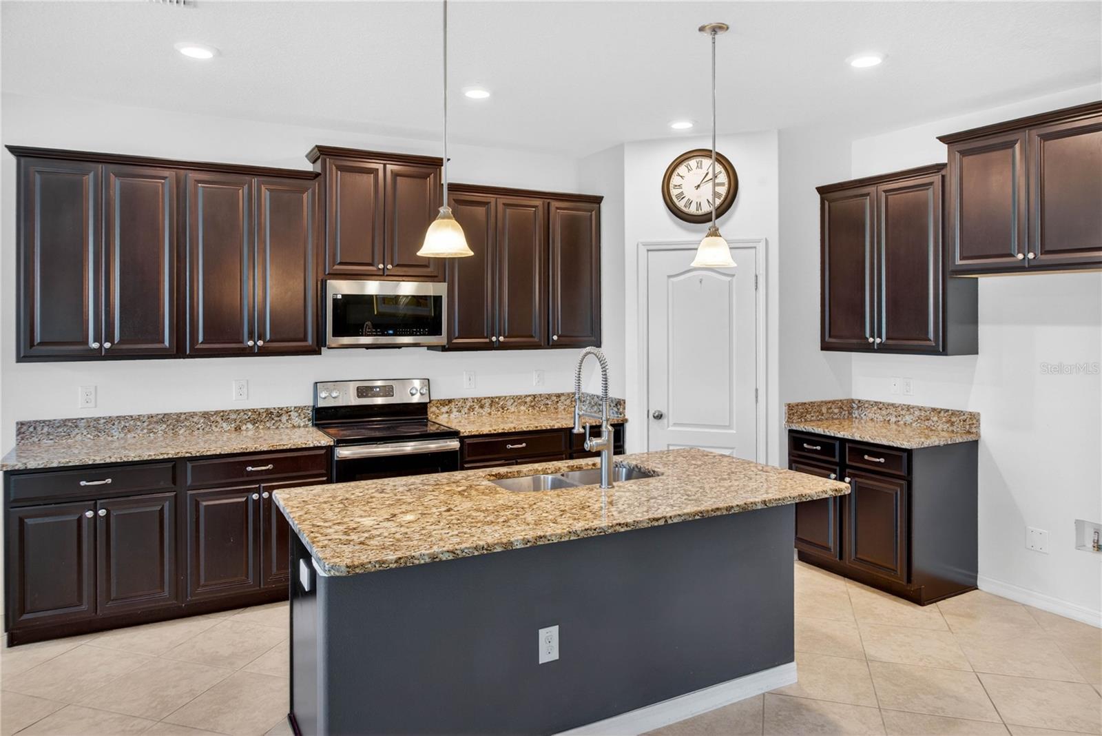 13415 WHITE SAPPHIRE RD — photo 16