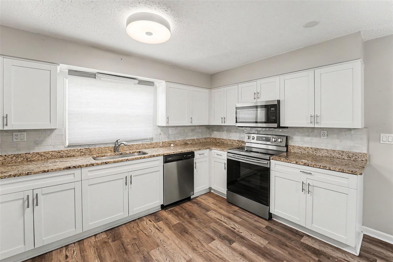 14521 CATALINA CIR — photo 7