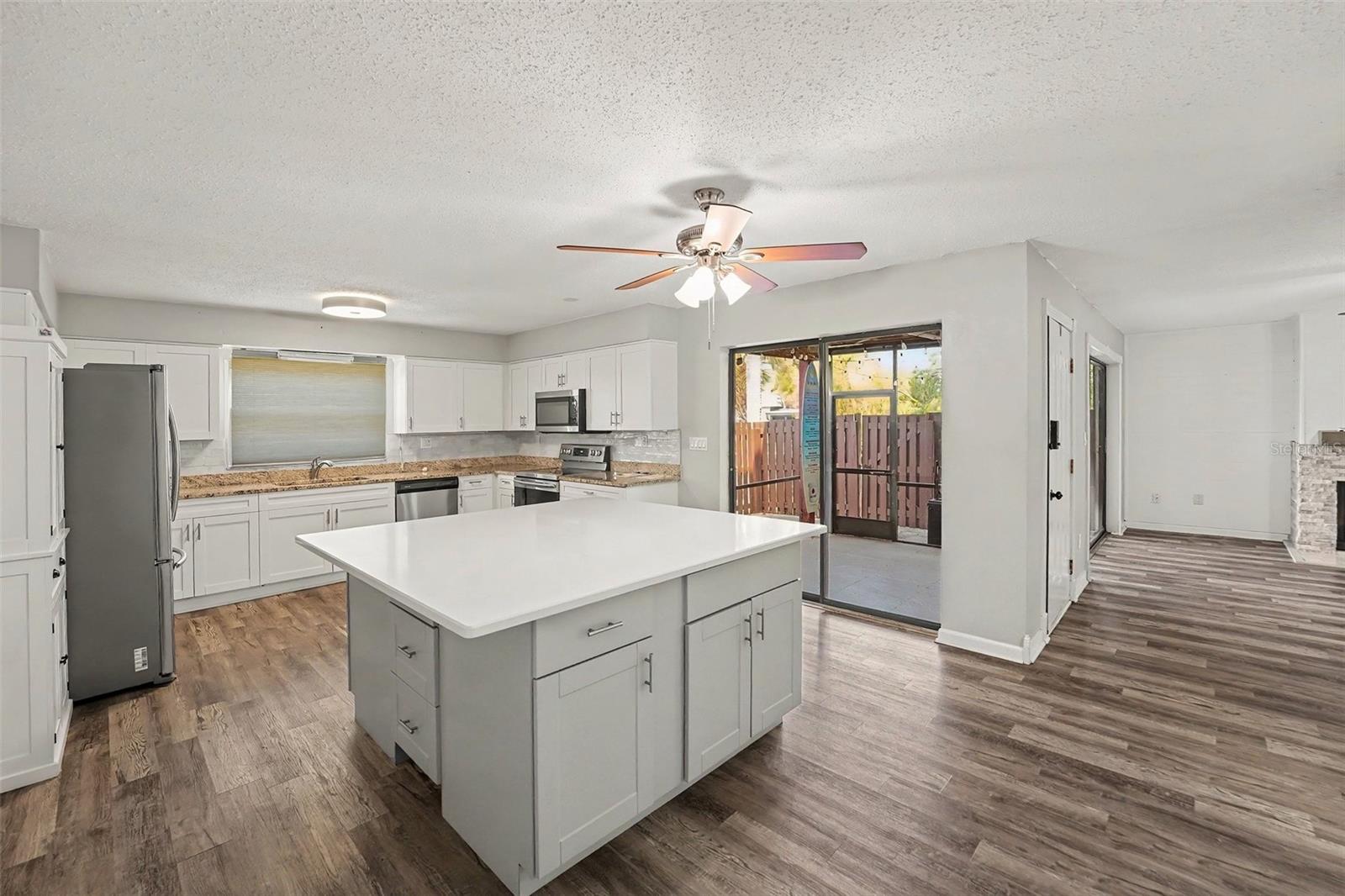 14521 CATALINA CIR — photo 6