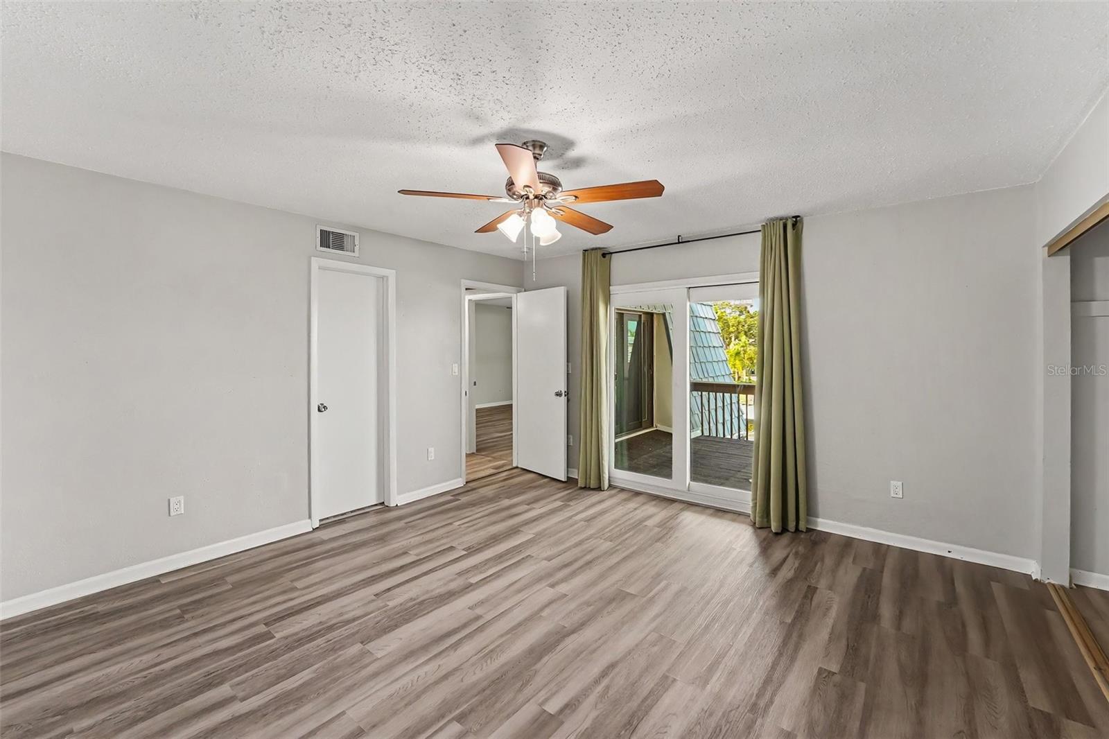 14521 CATALINA CIR — photo 18