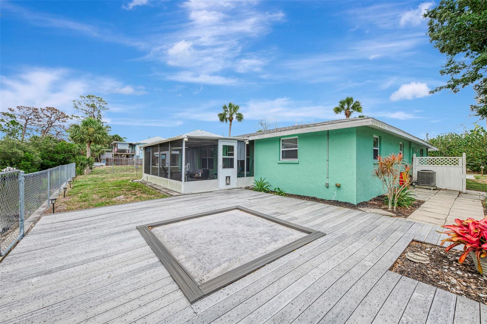 1460 CORTES DR — photo 30