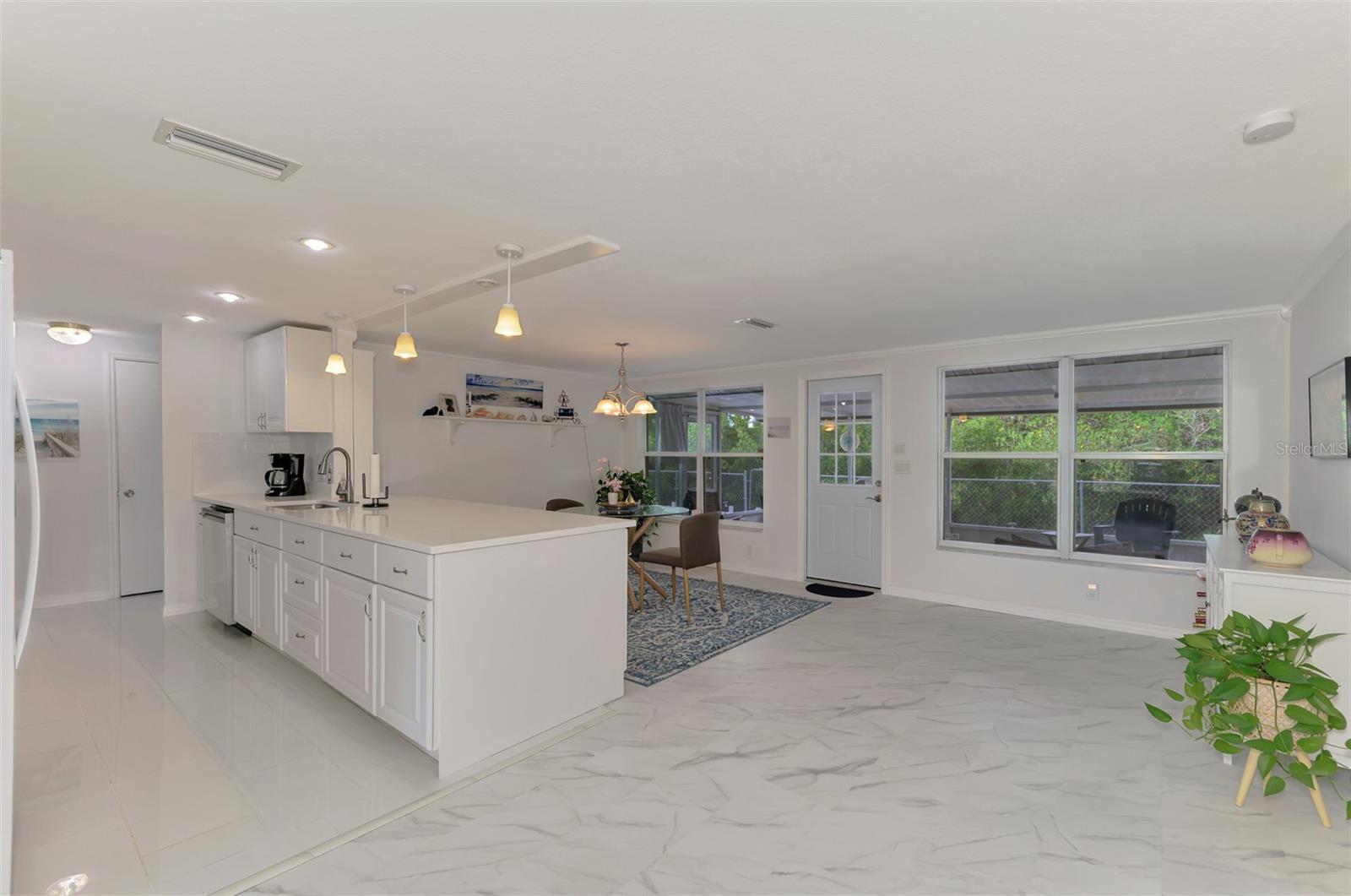 1460 CORTES DR — photo 9