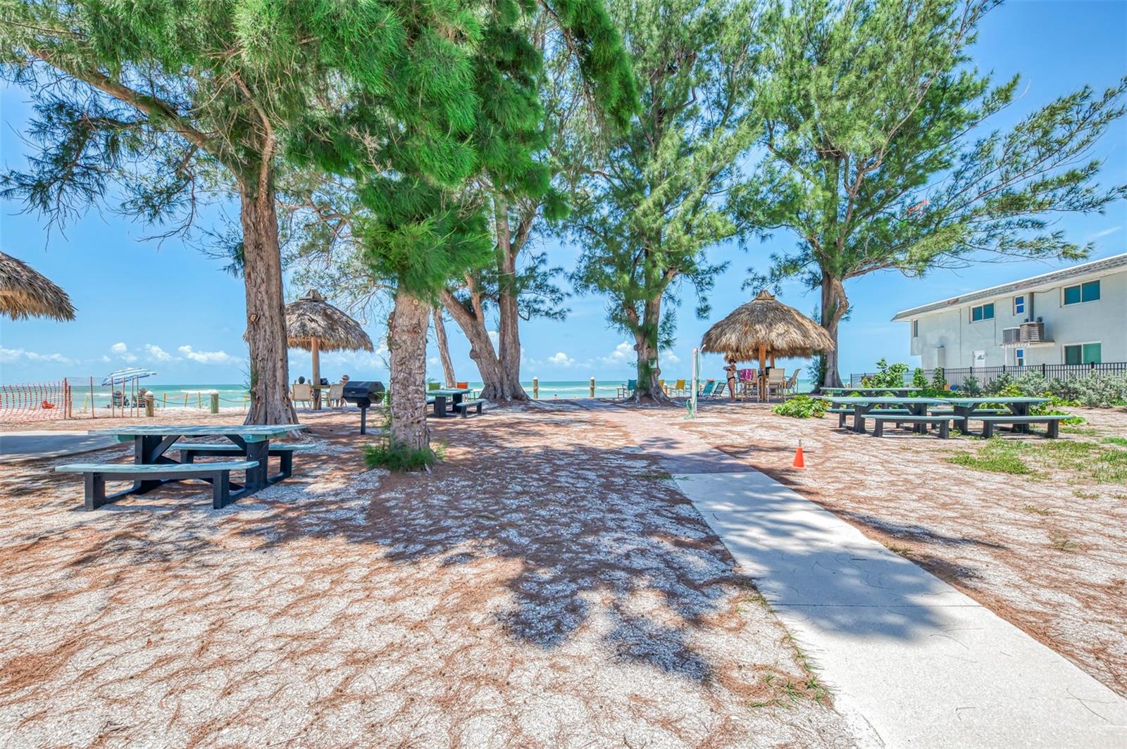 1460 CORTES DR — photo 43