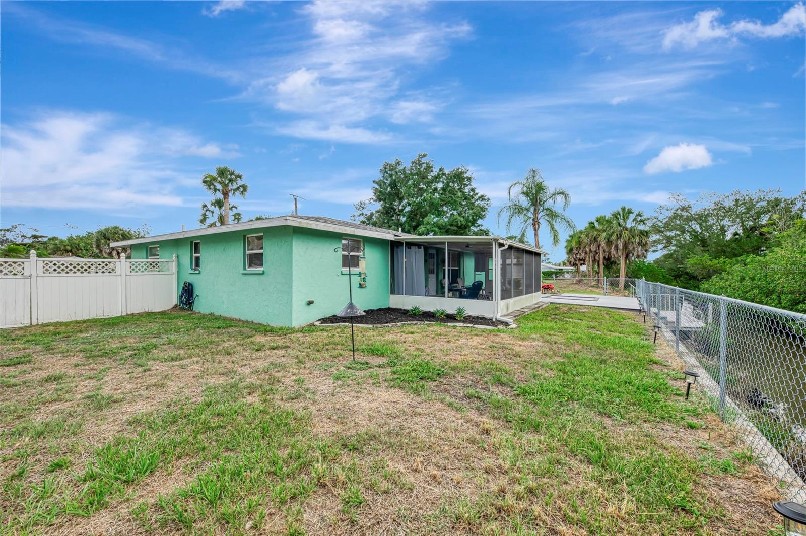 1460 CORTES DR — photo 31