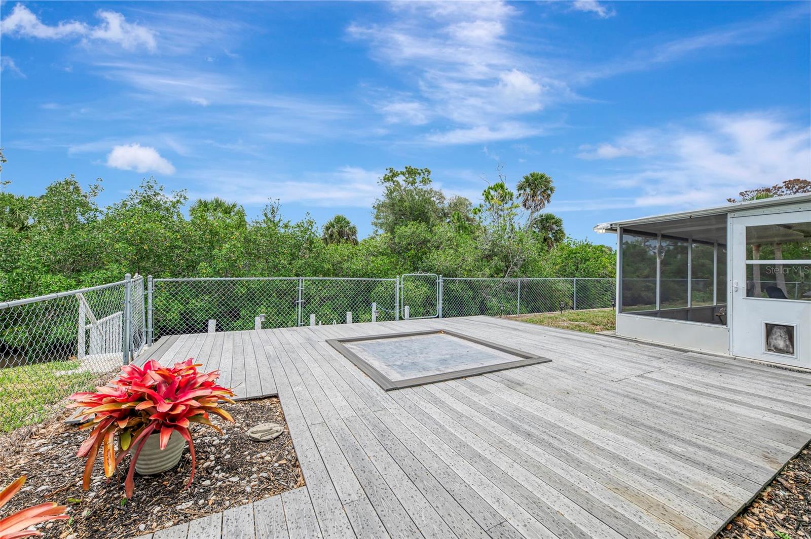 1460 CORTES DR — photo 29