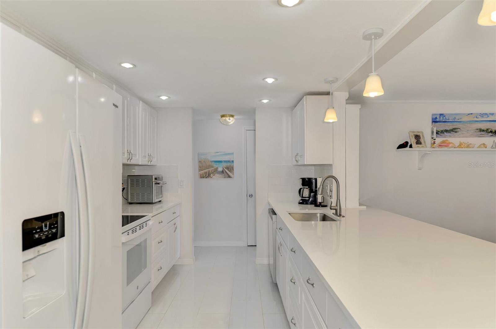1460 CORTES DR — photo 12