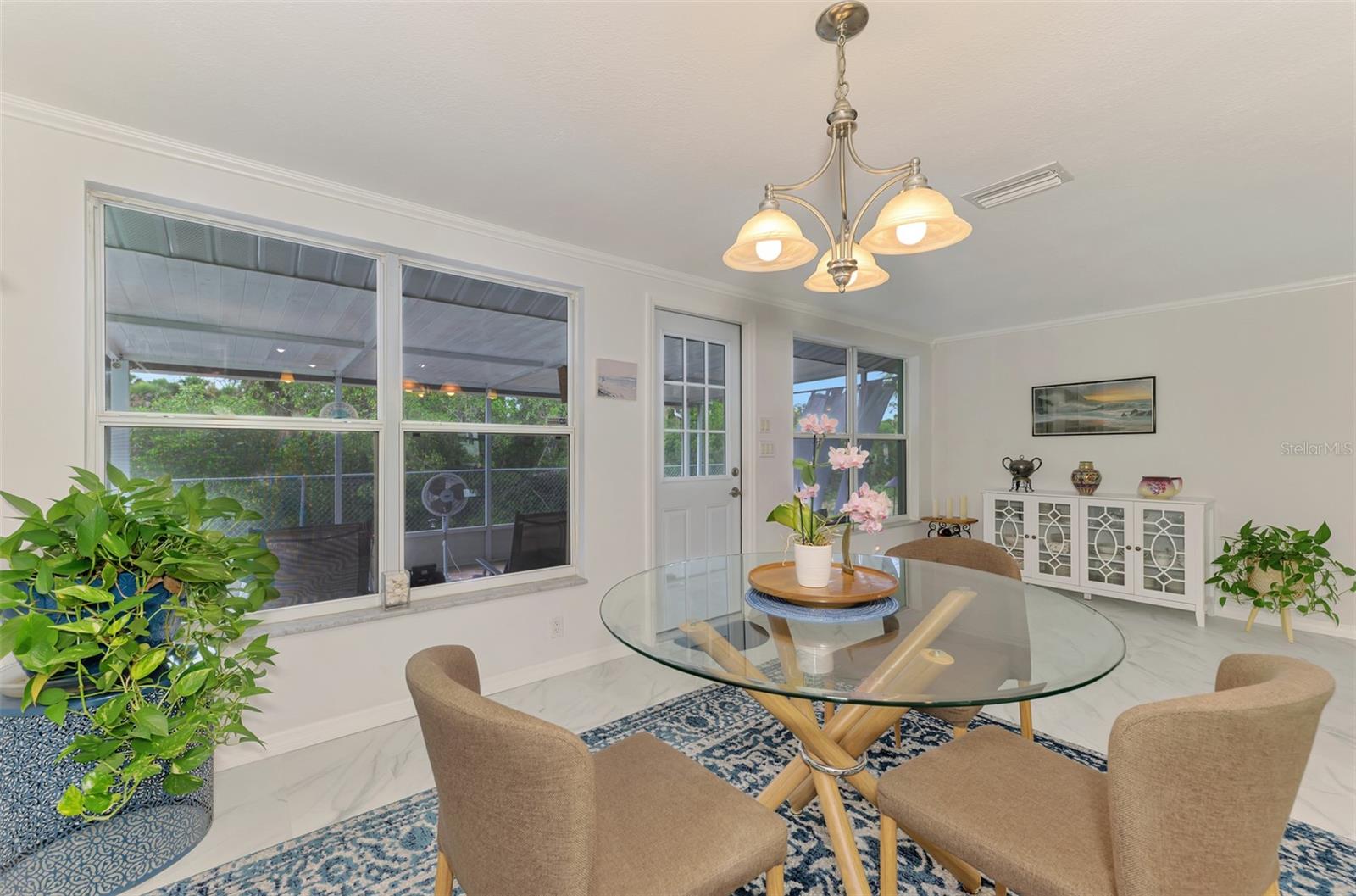 1460 CORTES DR — photo 16