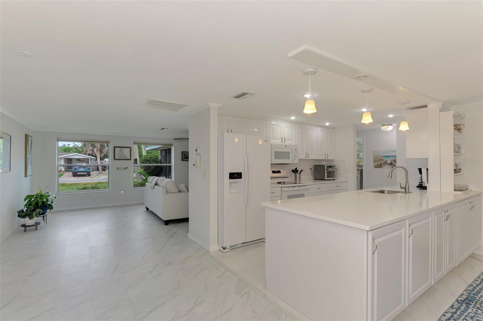 1460 CORTES DR — photo 11