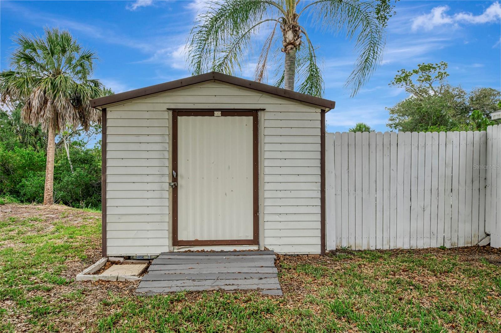 1460 CORTES DR — photo 32