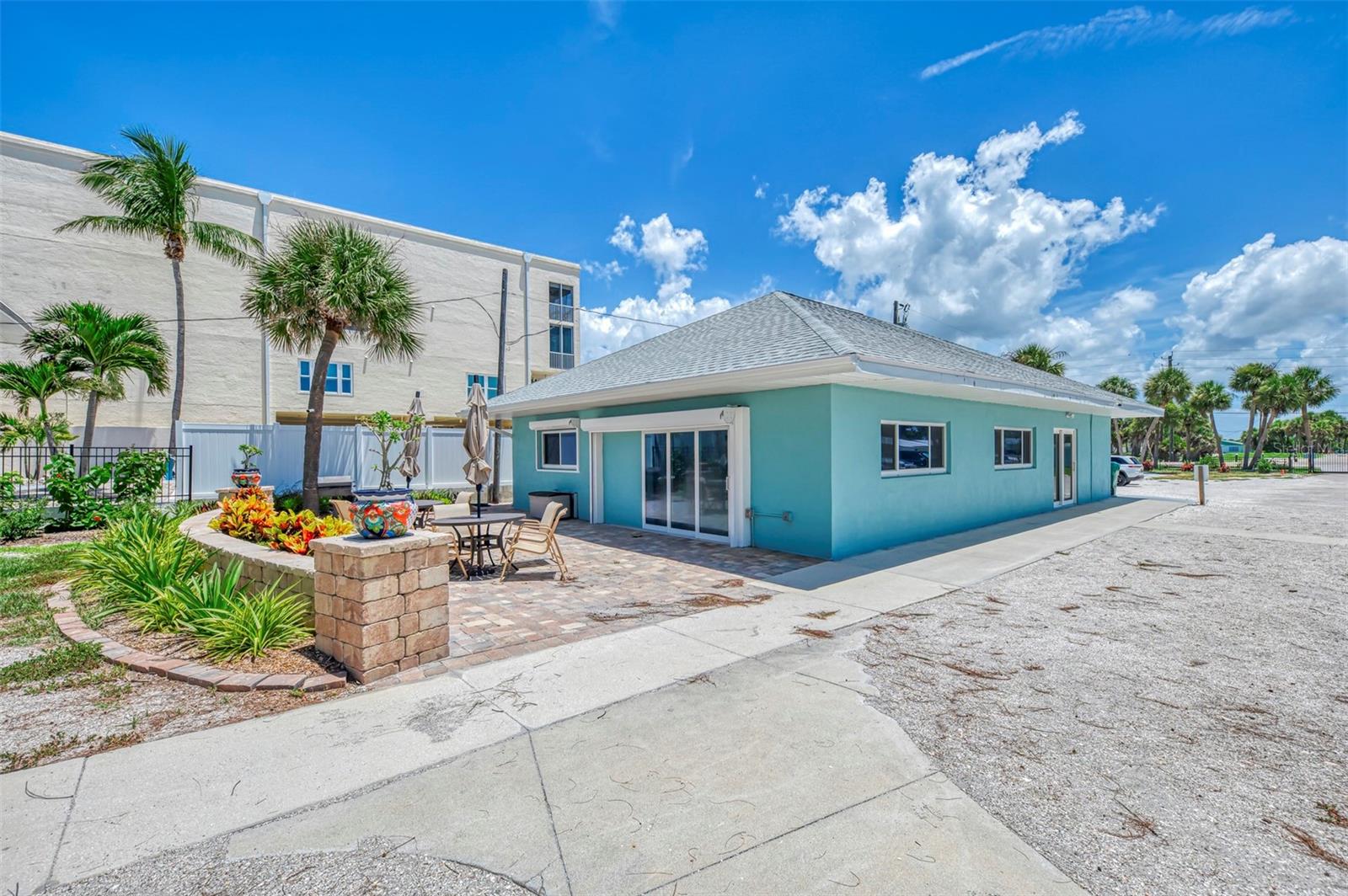 1460 CORTES DR — photo 40