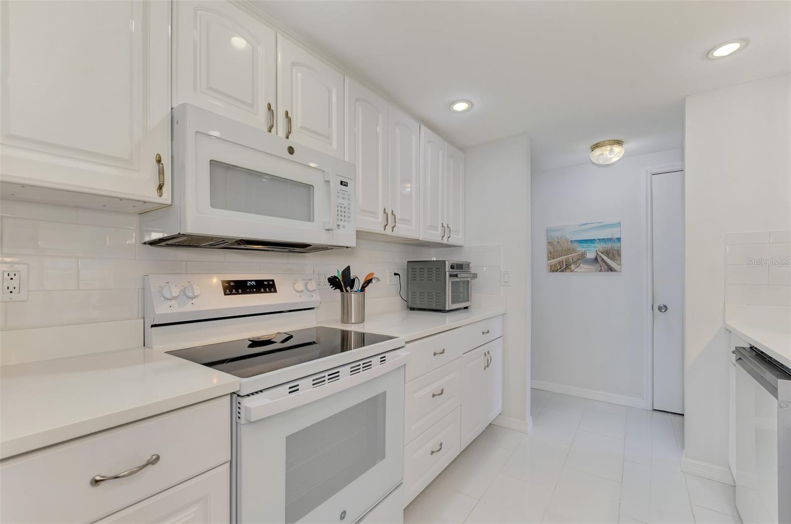 1460 CORTES DR — photo 14