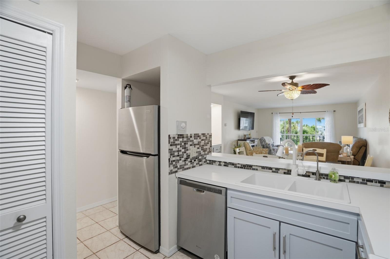 5557 SEA FOREST DR #215 — photo 4