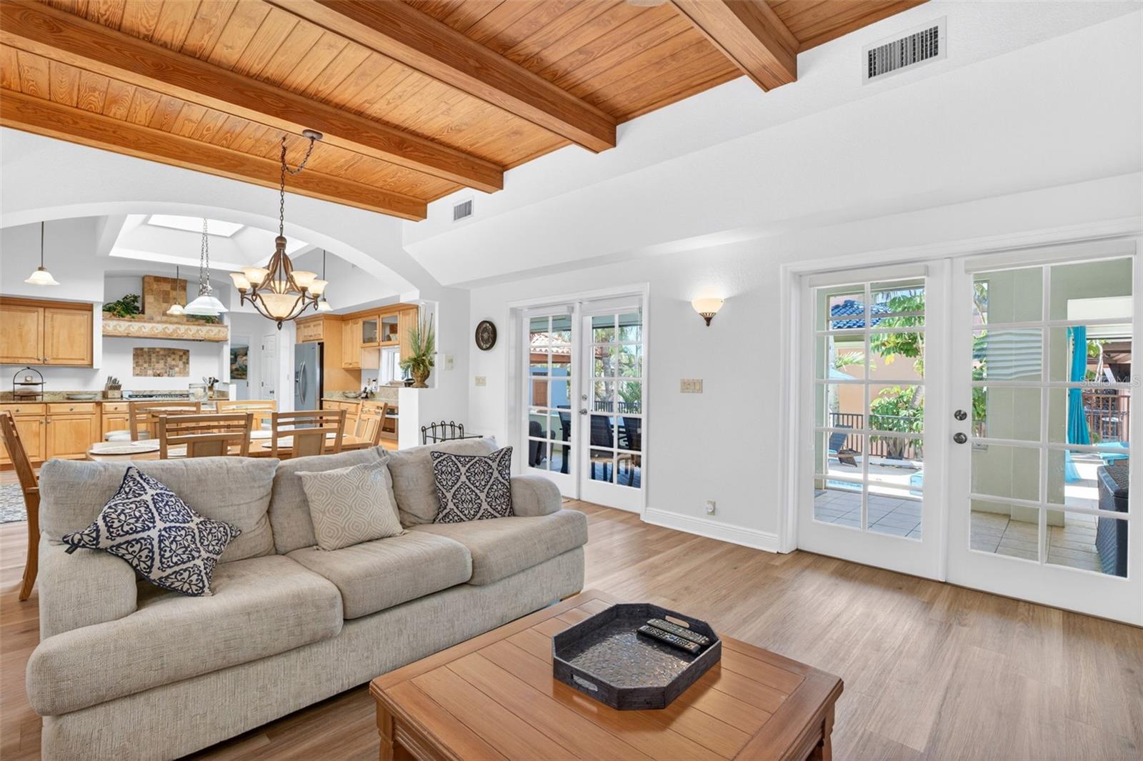 831 MANDALAY AVE — photo 8