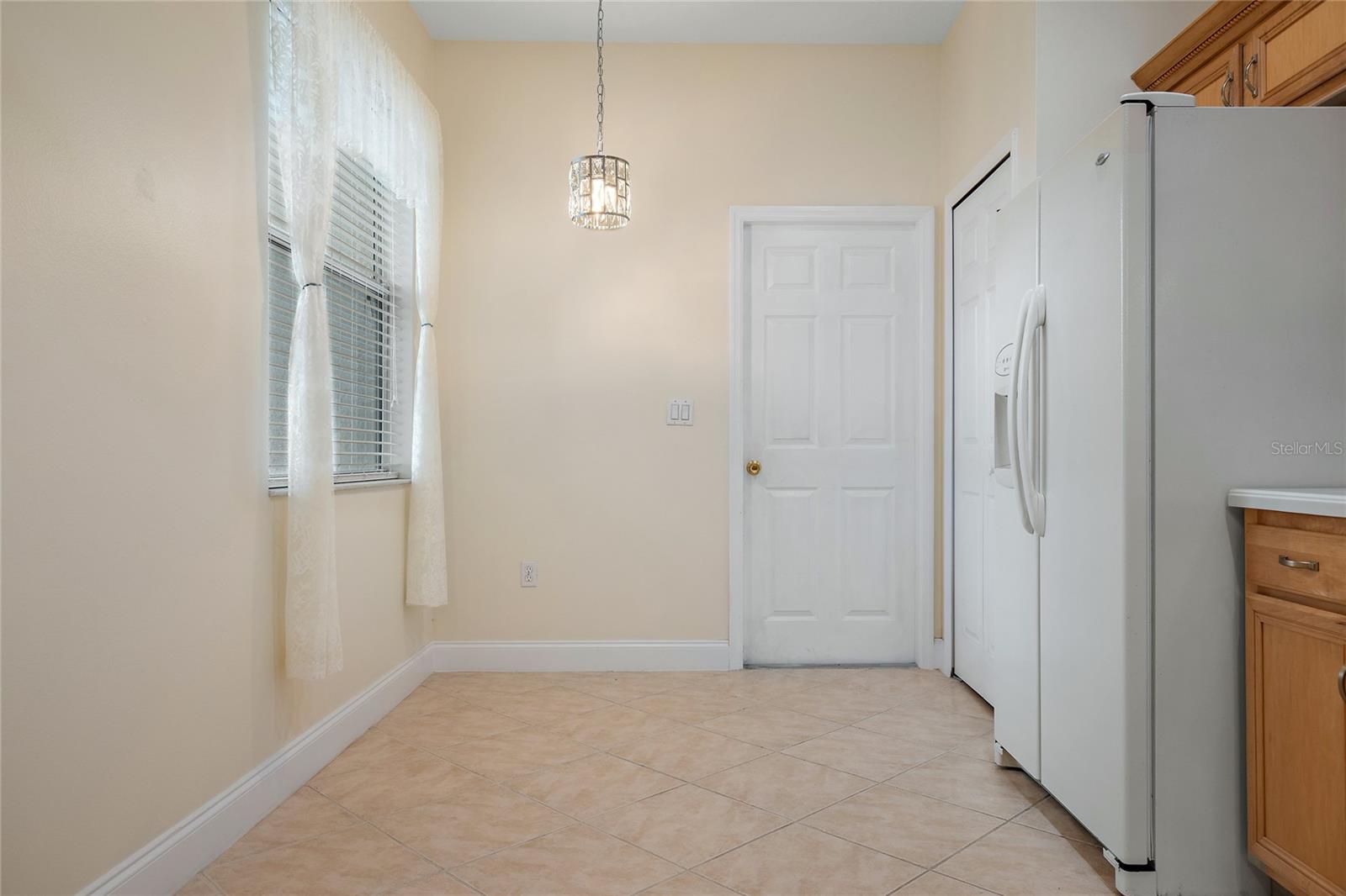 7245 CLEOPATRA DR — photo 9