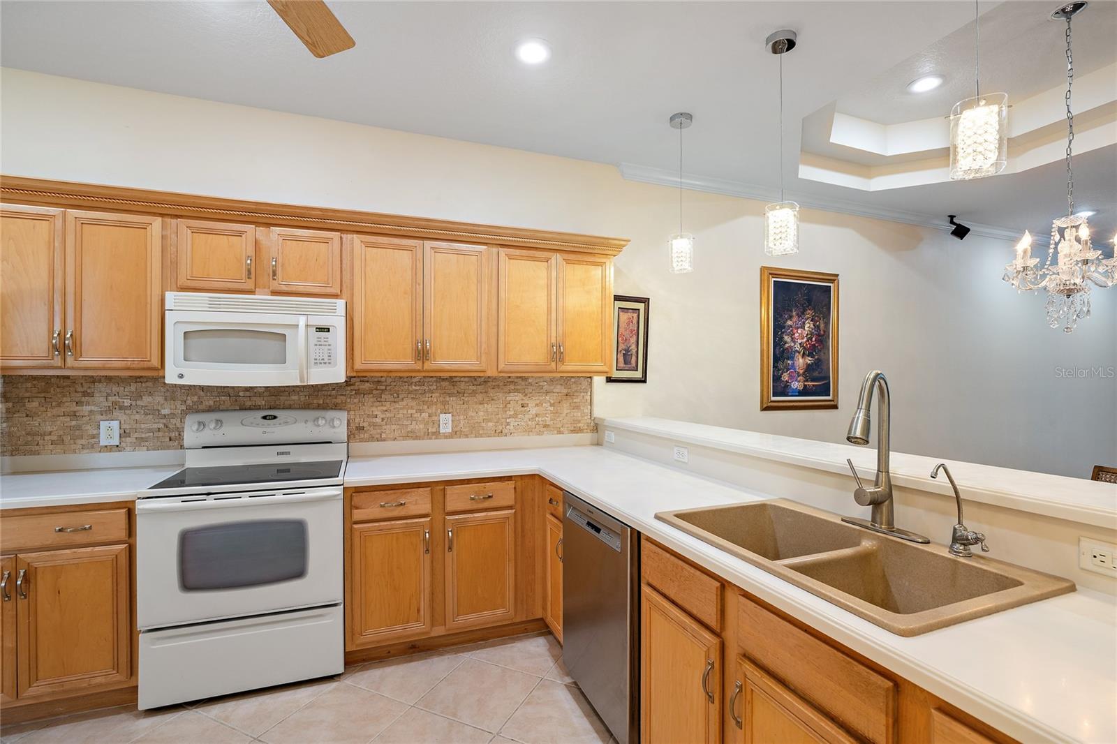7245 CLEOPATRA DR — photo 7