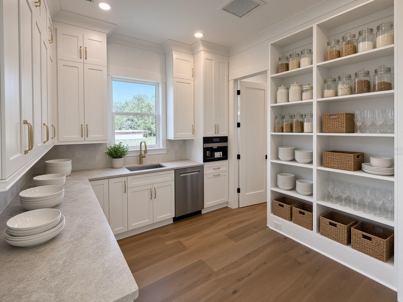 626 DANUBE AVE — photo 4