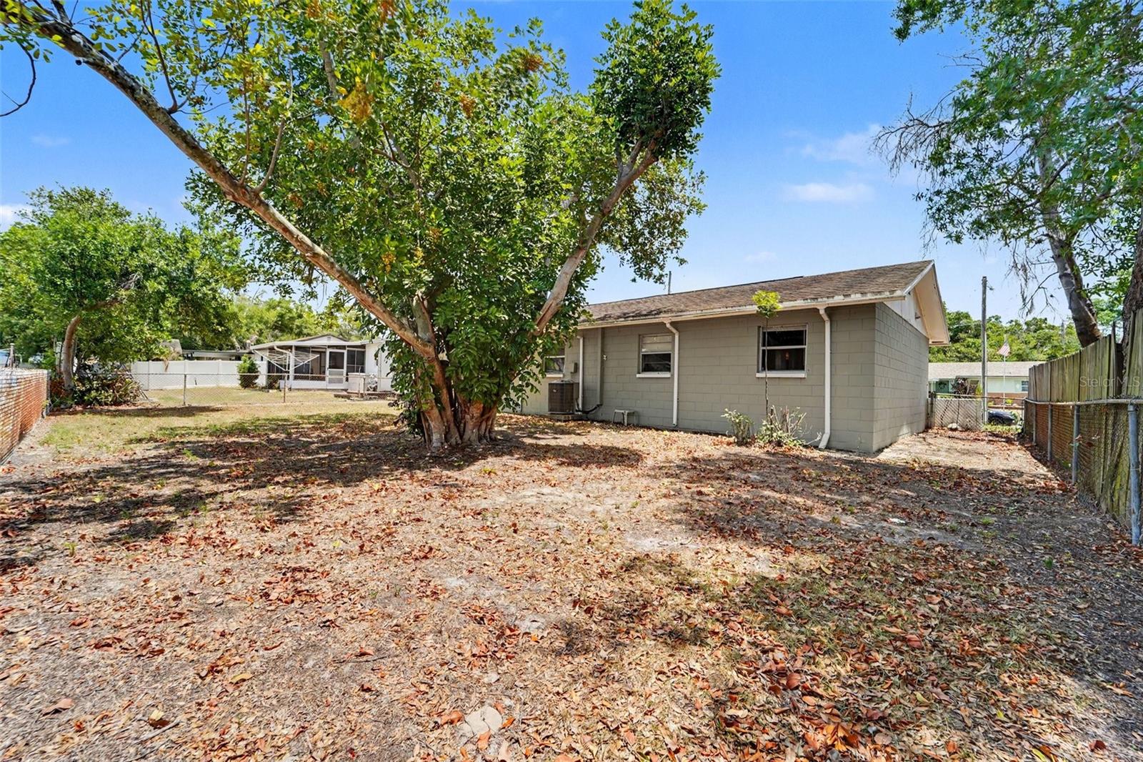 8308 OLEANDER LN — photo 19