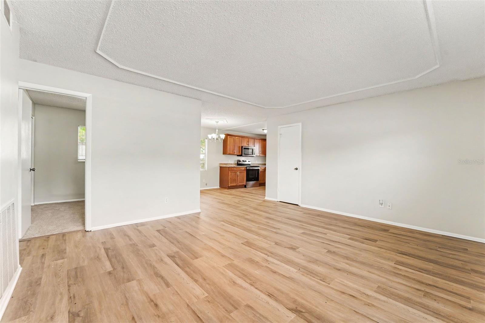 8308 OLEANDER LN — photo 10