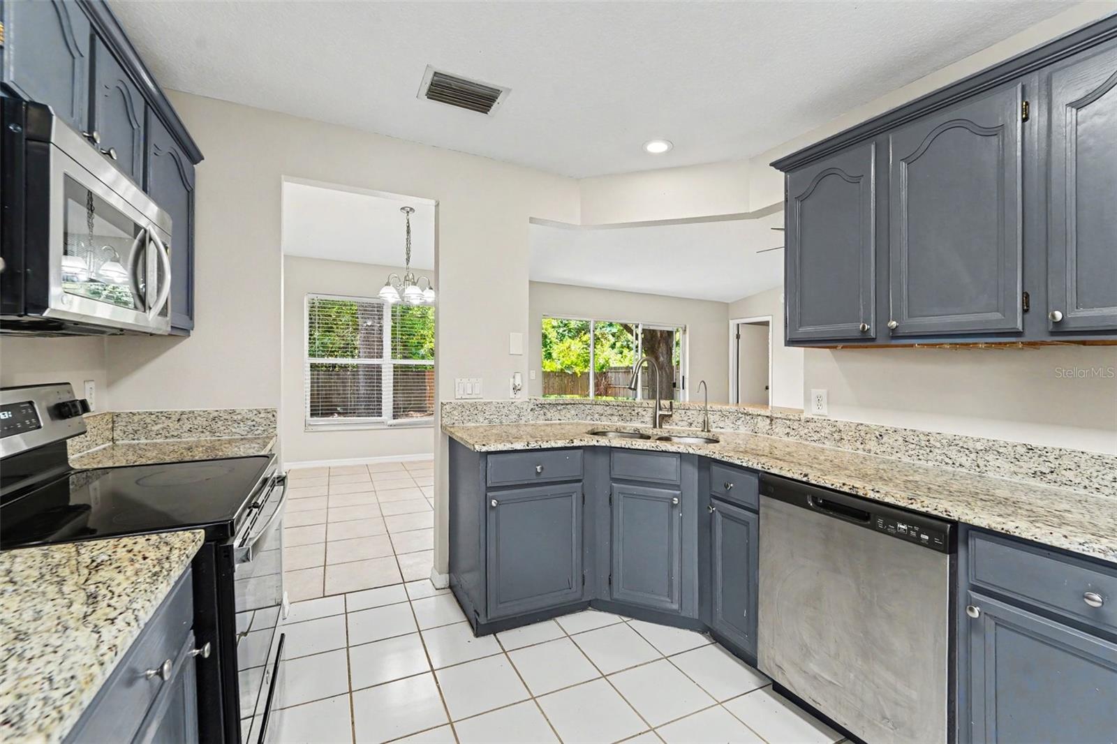 7603 SAVANNAH LN — photo 10