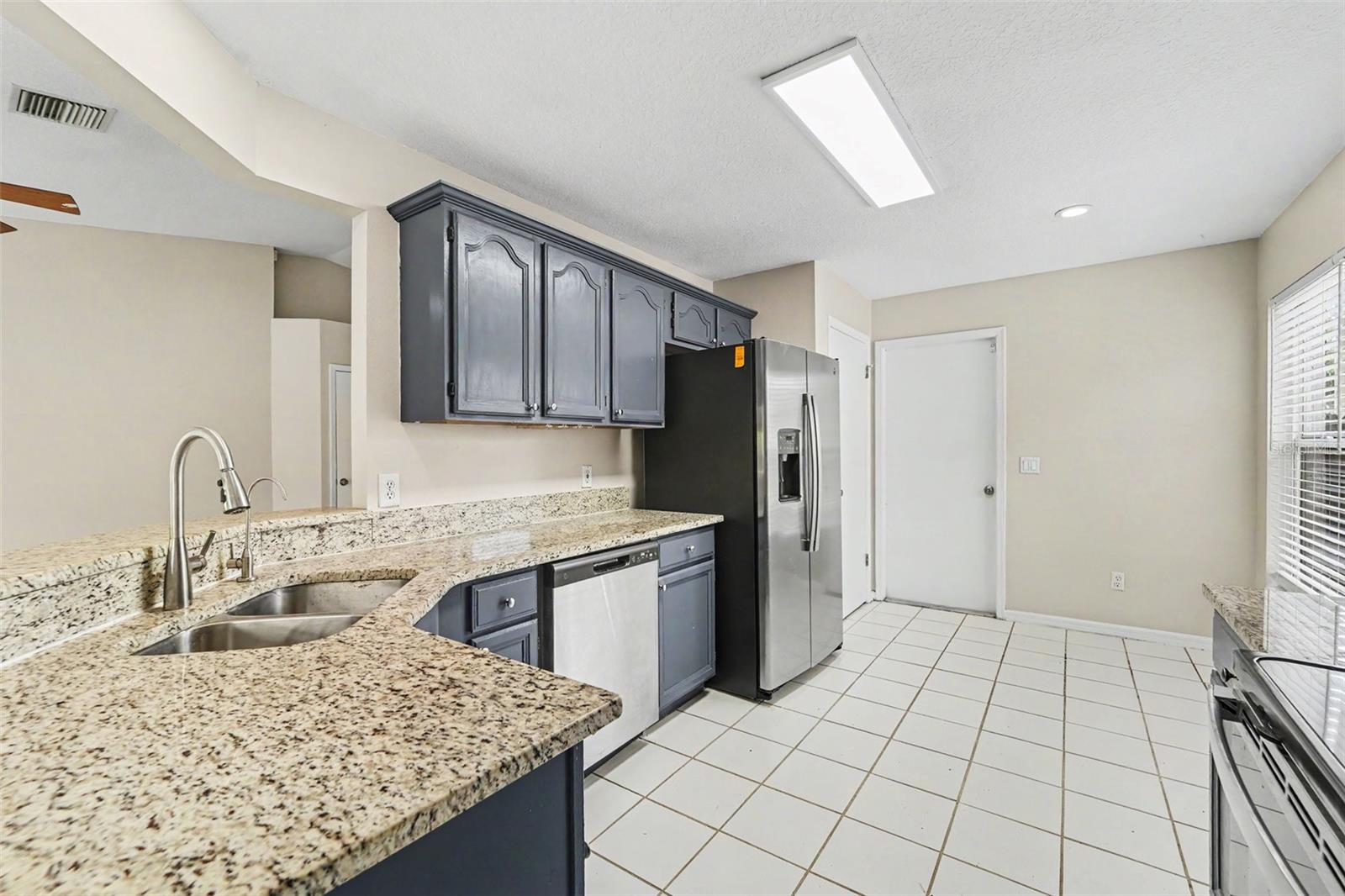 7603 SAVANNAH LN — photo 9