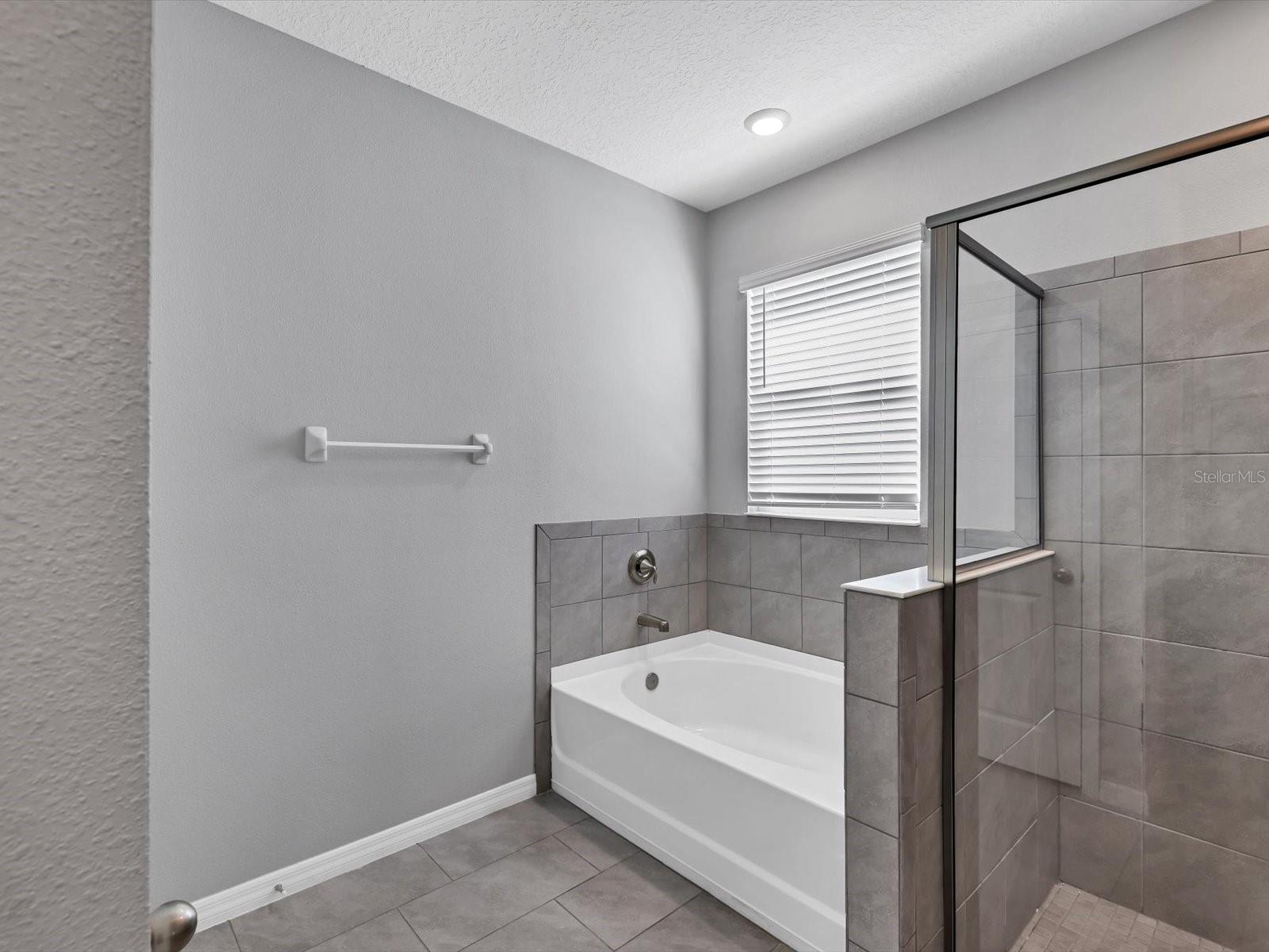 17605 CANTARINA CV — photo 23