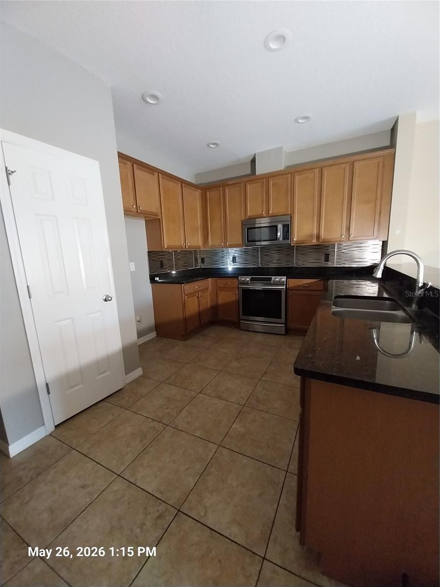 2228 PARROT FISH DR — photo 16