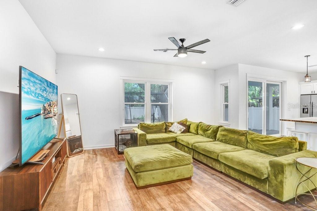 920 E SHADOWLAWN AVE — photo 10