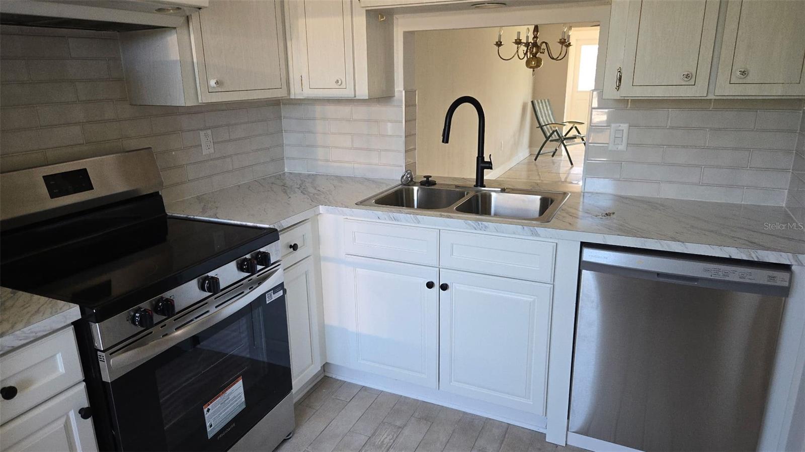4249 STRATFORD DR #4249 — photo 6