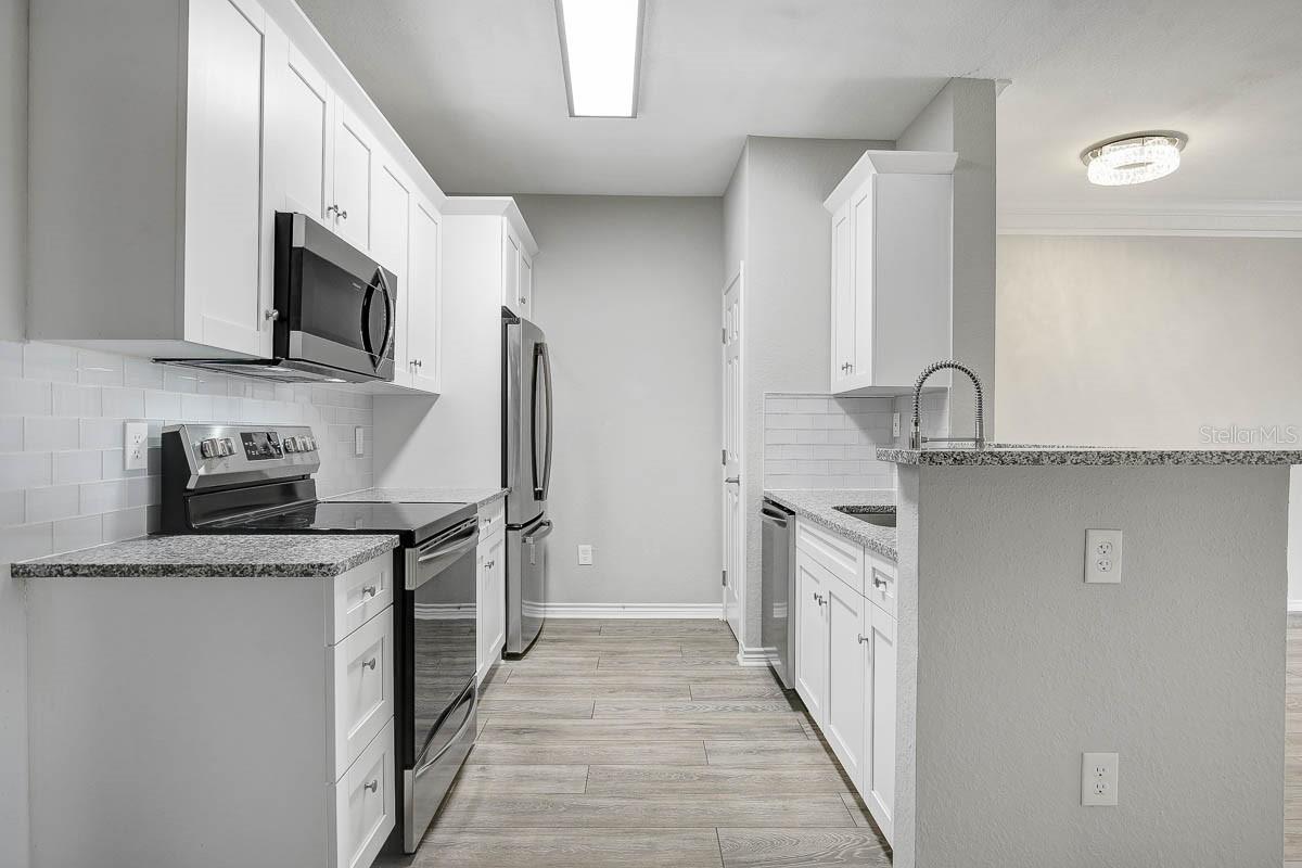 4311 BAYSIDE VILLAGE DR #303 — photo 7