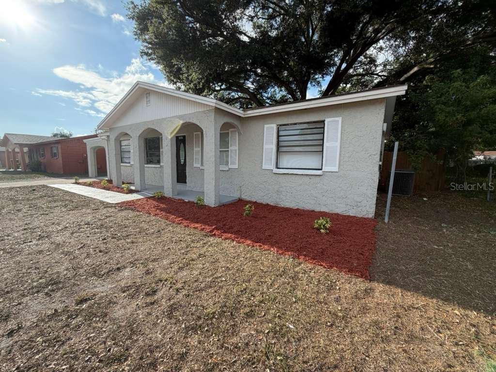 2065 BALFOUR CIR — photo 2