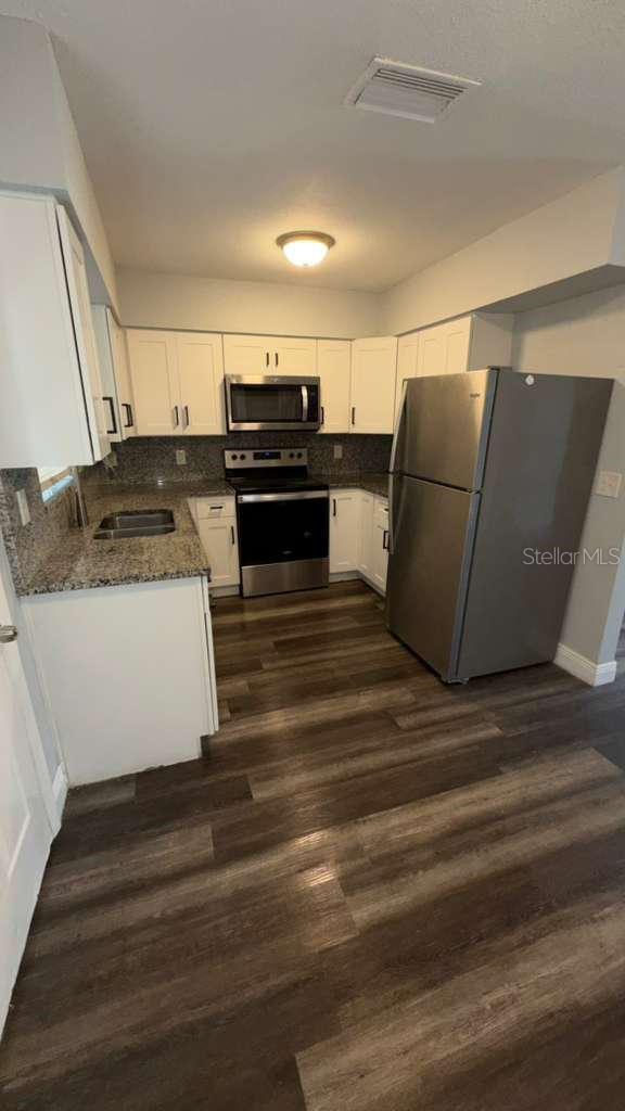 2065 BALFOUR CIR — photo 4