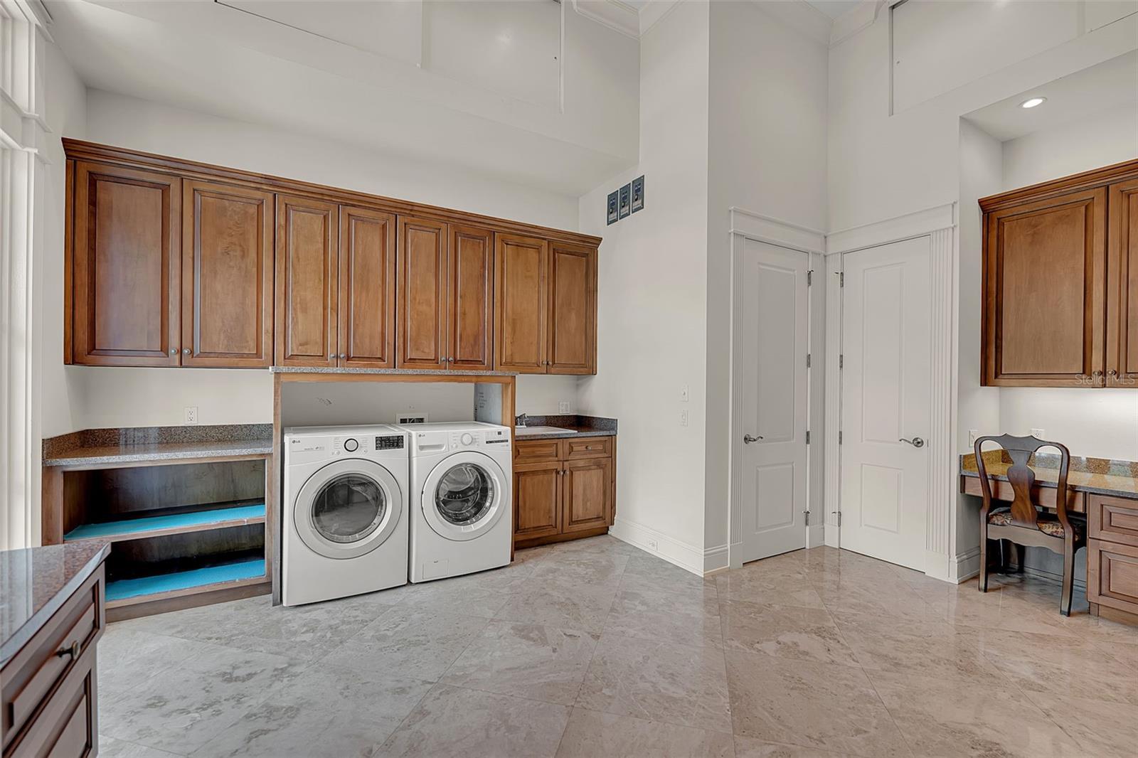 8132 SANDERLING RD — photo 56